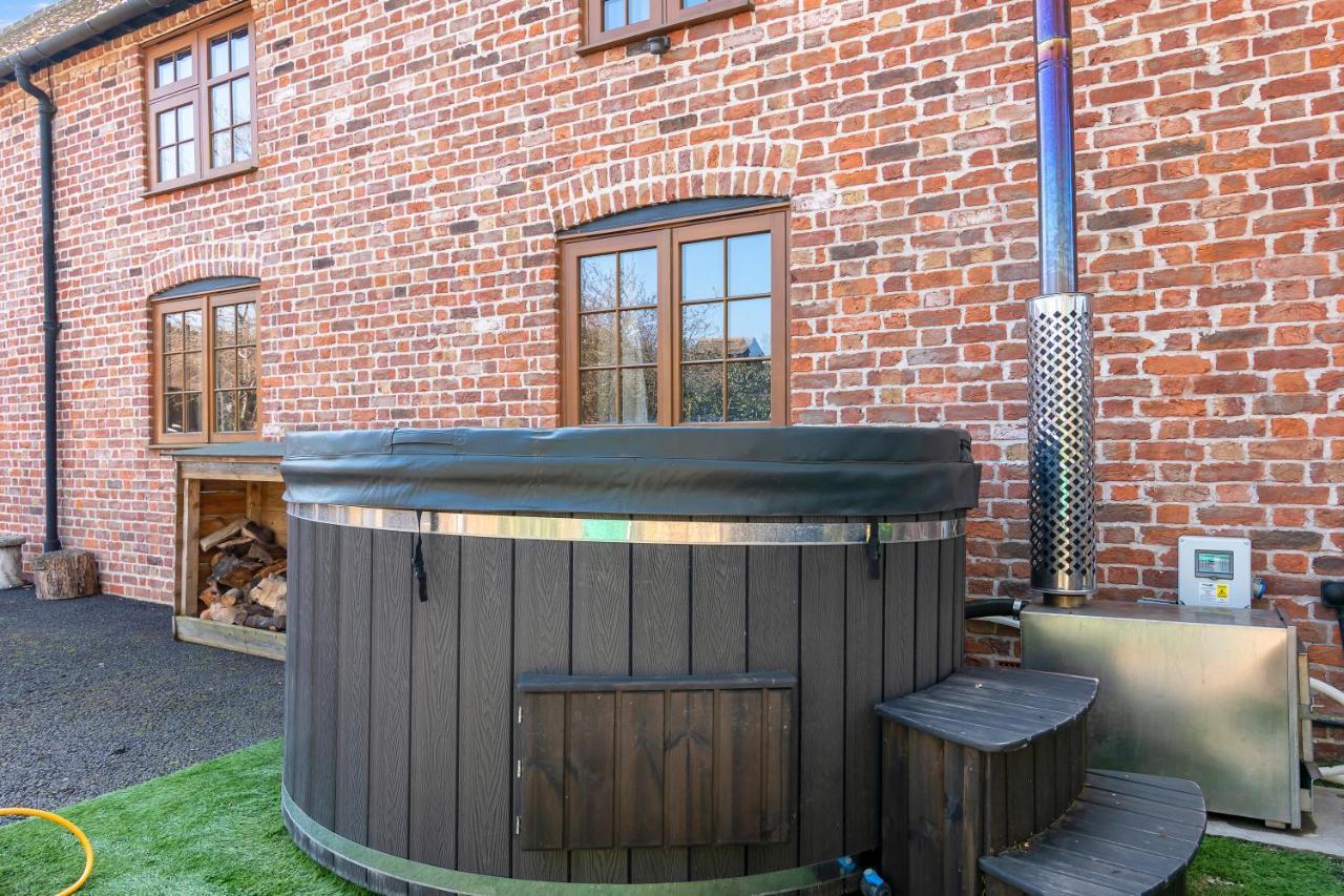 グレーブゼンド The Roost Group - The Coach House - Hot Tubヴィラ エクステリア 写真
